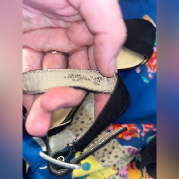 🚨LAST CHANCE Short Black Suede Wedge - Picture 5 of 8